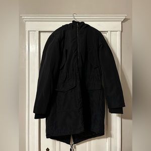 GAP Women’s navy blue with black lining faux-fur lined parka